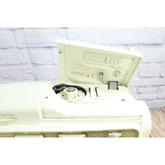 Vintage Singer Golden Touch & Sew Deluxe Zig Zag Model 750 Sewing Machine - Picture 7 of 8